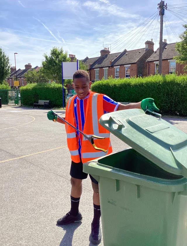 Grow Wild Outreach visited Bensham this week to educate students on how to keep the environment clean and cared for!