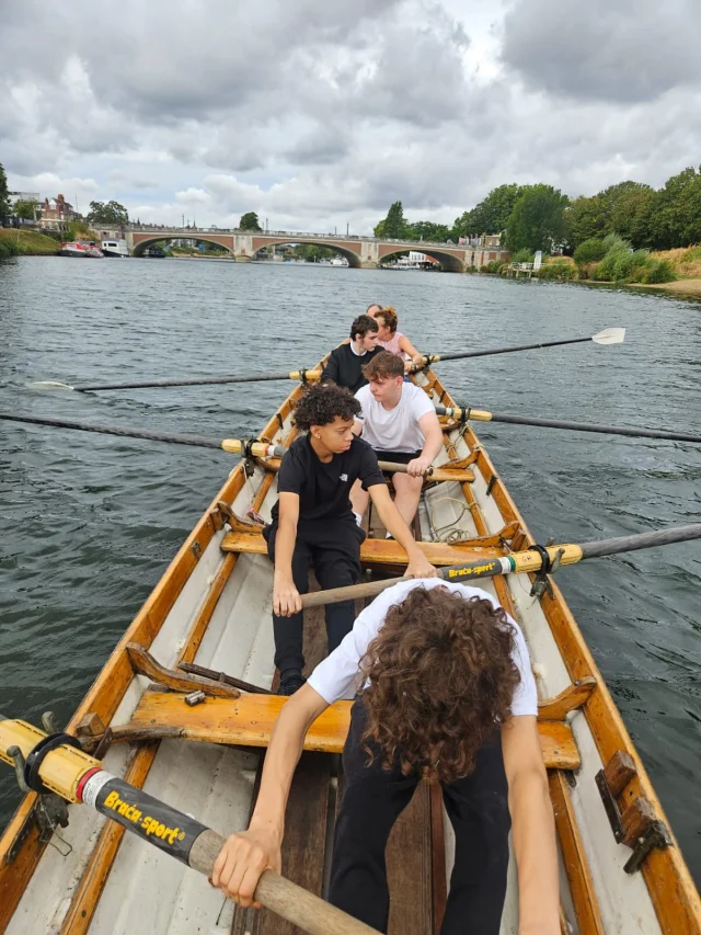 Welcome back to Bensham everyone! Our Year 11 rowing team have been busy practicing for the Great River Race!